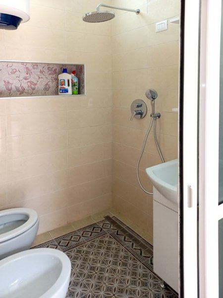 Tirane, jepet me qera apartament 1+1, Kati 1, 30 m² 350 € (Rruga Fortuzi)