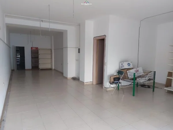 Tirane, jepet me qera dyqan , , 65 m² 400 € (ali demi)