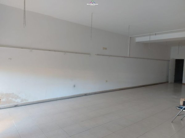 Tirane, jepet me qera dyqan , , 65 m² 400 € (ali demi)