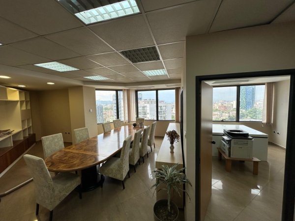 Tirane, jepet me qera zyre , Kati 10, 200 m² 4,800 € Piramida