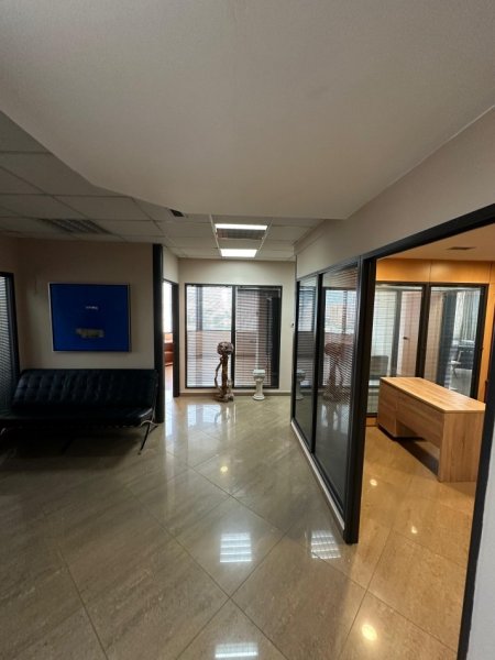 Tirane, jepet me qera zyre , Kati 10, 200 m² 4,800 € Piramida