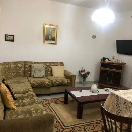 Tirane, jepet me qera apartament 2+1+Ballkon, Kati 5, 80 m² 450 € (Rruga: Muhamet Gjollesha)