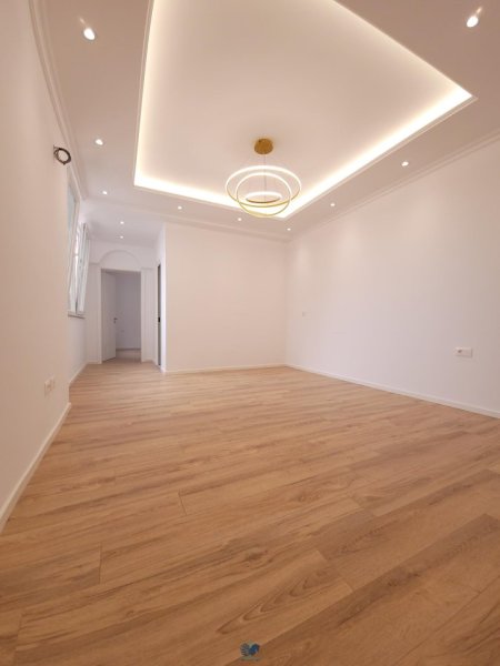 Shitet Apartament 1+1 Ne Zog te Zi [ID P21])