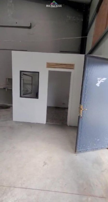 Tirane, jepet me qera magazine , , 230 m² 1,000 € (PRANE qtu)