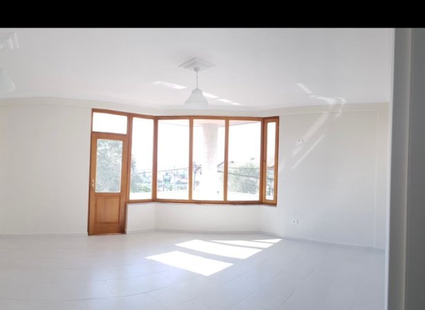 Tirane, jepet me qera Vile 2+1, Kati 2, 125 m² 900 € (Qytet Studenti)