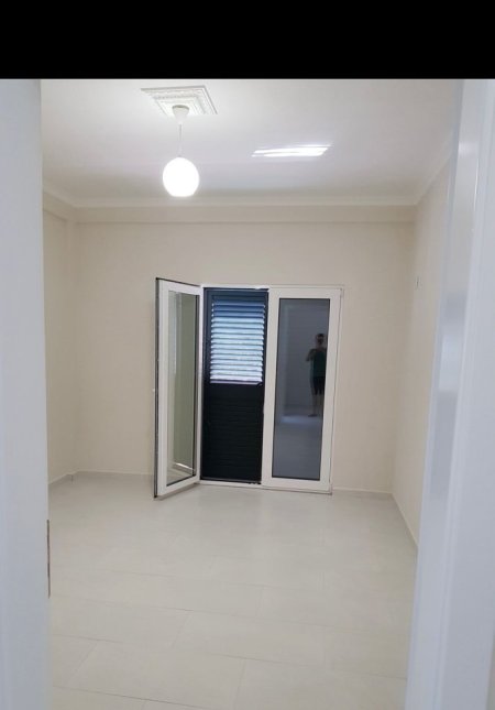 Tirane, jepet me qera Vile 2+1, Kati 2, 125 m² 900 € (Qytet Studenti)