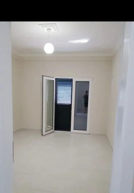 Tirane, jepet me qera Vile 2+1, Kati 2, 125 m² 900 € (Qytet Studenti)