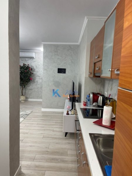 Tirane, jepet me qera apartament 1+1, Kati 3, 70 m² 700 € (Rruga e Kosovareve, afer hotel Dinastia)