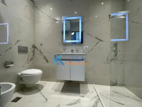 Tirane, jepet me qera apartament 1+1, Kati 3, 70 m² 700 € (Rruga e Kosovareve, afer hotel Dinastia)