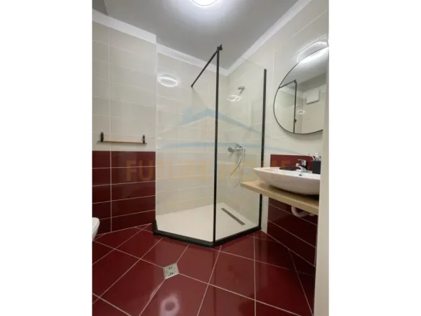 Tirane, jepet me qera apartament 2+1+Aneks, Kati 4, 100 m² 800 € (komuna parisit)