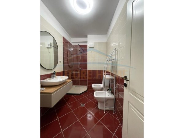 Tirane, jepet me qera apartament 2+1+Aneks, Kati 4, 100 m² 800 € (komuna parisit)