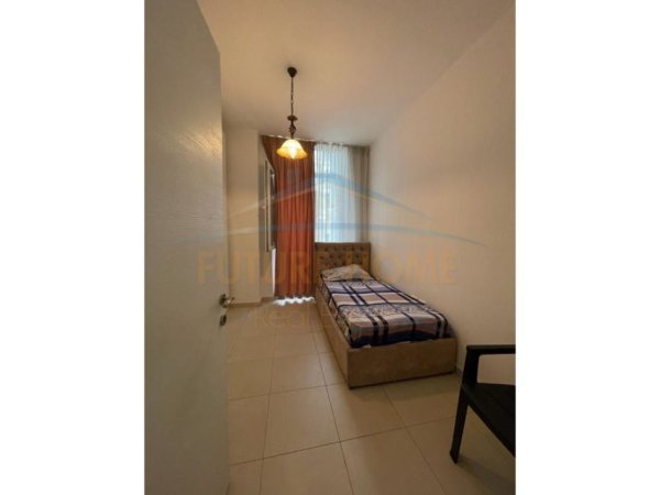 Tirane, jepet me qera apartament 2+1+Aneks, Kati 4, 115 m² 750 € (komuna parisit)