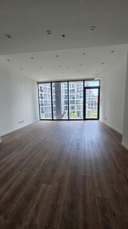 Tirane, jepet me qera ambjent biznesi , Kati 1, 83 m² 1,200 € (Kristo Luarasi)