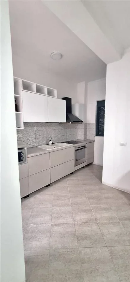 Tirane, jap me qera apartament 1+1, Kati 2, 400 € 