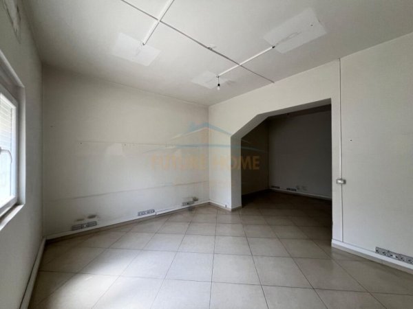 Tirane, jepet me qera ambjent biznesi , Kati 1, 120 m² 700 € (STADIUMI DINAMO)