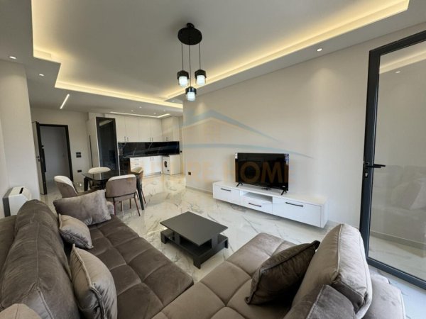Tirane, jepet me qera apartament 1+1, Kati 9, 74 m² 550 € (UNAZA E RE)