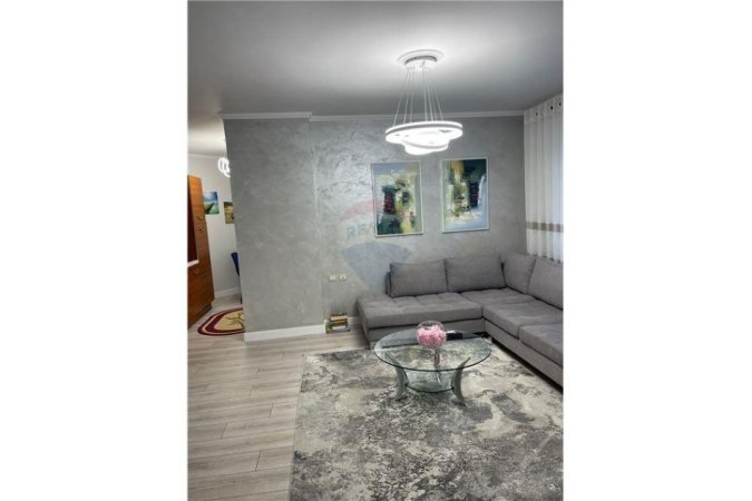 Tirane, jepet me qera apartament 1+1+Ballkon, Kati 5, 72 m² 700 € (Rruga e Kosovarve)