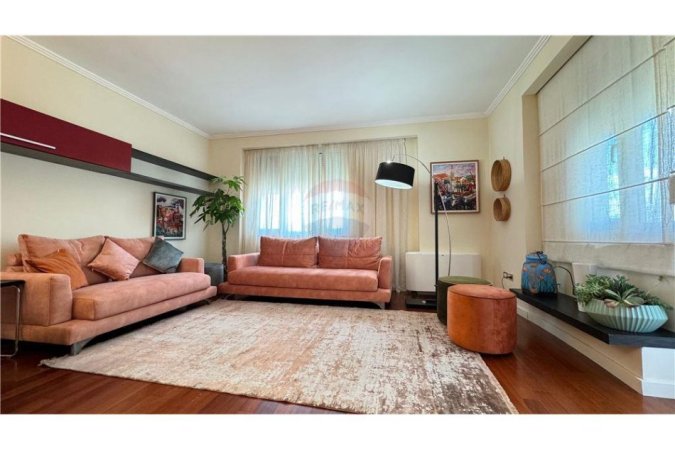 Tirane, jepet me qera apartament 2+1+Ballkon, Kati 6, 120 m² 800 € (Myslym Shyri)