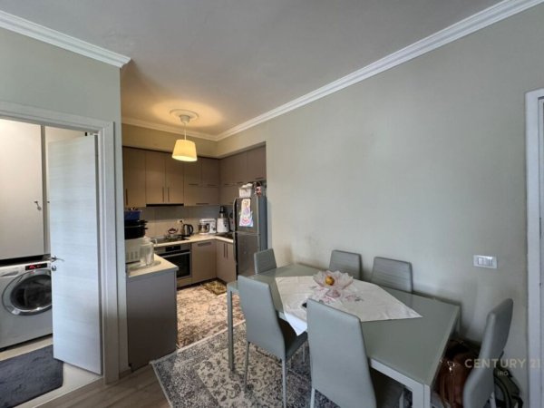 Tirane, jap me qera apartament 1+1+POST PARKIMI+Ballkon, , 65 m² 600 € (Liqeni i Thatë)