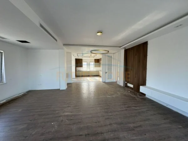 Durres, shitet Vile 5+1, Kati 0, 482 m² 1,200,000 € 