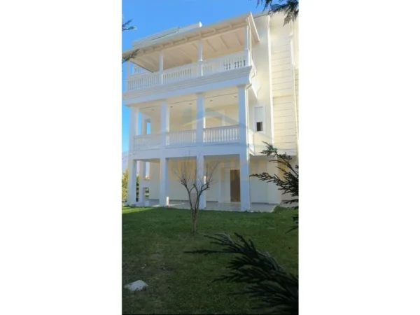 Durres, shitet Vile 5+1, Kati 0, 482 m² 1,200,000 € 