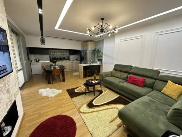 Durres, shitet Vile 5+1+Ballkon, Kati 0, 1,000 m² 300,000 € (SHKOZET,DURRES)