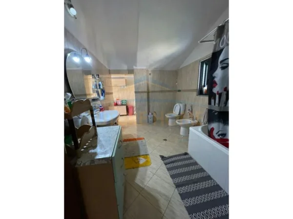 Durres, shitet Vile 5+1+Ballkon, Kati 0, 1,000 m² 300,000 € (SHKOZET,DURRES)