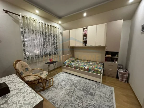 Durres, shitet Vile 5+1+Ballkon, Kati 0, 1,000 m² 300,000 € (SHKOZET,DURRES)