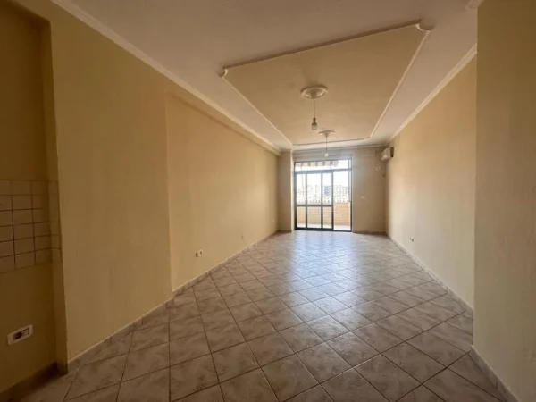 Tirane, jepet me qera zyre , Kati 5, 70 m² 400 € (21 Dhjetori)