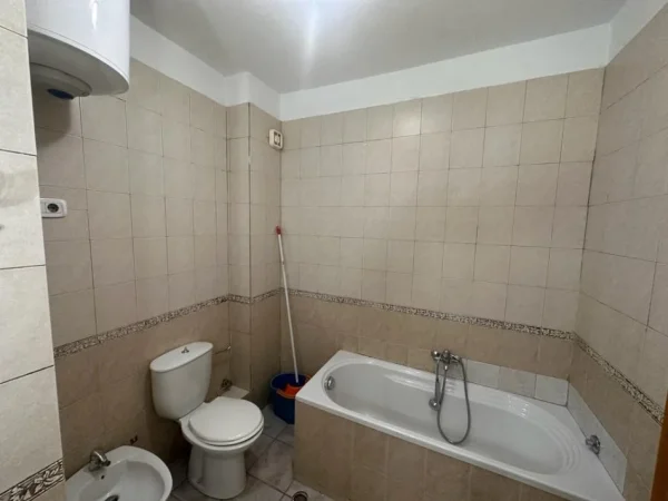 Tirane, jepet me qera zyre , Kati 5, 70 m² 400 € (21 Dhjetori)