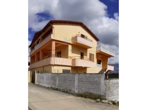 Durres, shitet Vile 5+1, Kati 0, 426 m² 250,000 € (DURRES)