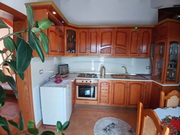 Durres, shitet Vile 5+1, Kati 0, 426 m² 250,000 € (DURRES)