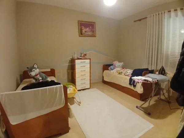 Durres, shitet Vile 5+1, Kati 0, 426 m² 250,000 € (DURRES)