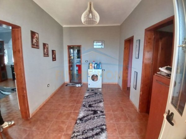 Durres, shitet Vile 5+1, Kati 0, 426 m² 250,000 € (DURRES)