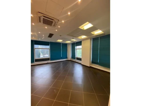 Tirane, jepet me qera ambjent biznesi , Kati 1, 412 m² 4,300 € (Prane Ministrise se Jashtme)