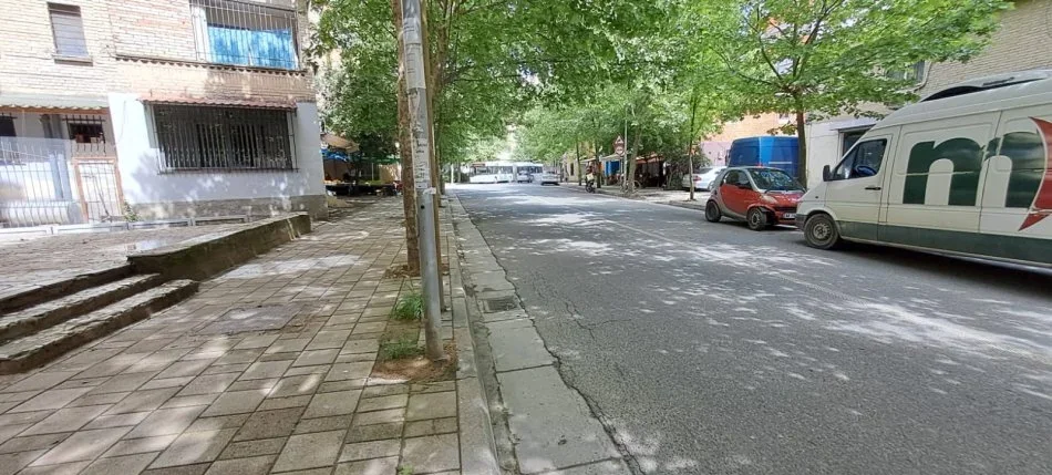 Tirane, shitet ambjent biznesi , Kati 0, 20 m² 64,000 € (Ali Demi)