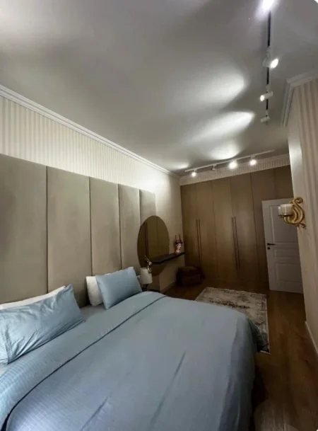 Tirane, jepet me qera apartament 1+1, Kati 3, 100 m² 1,000 € (tek Square 21, Rruga Kavajes)