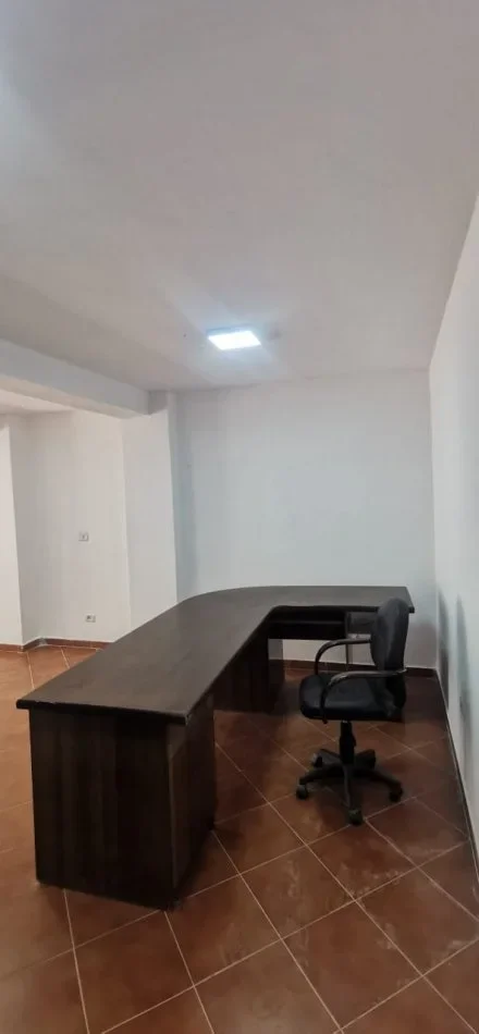 Tirane, jepet me qera zyre , Kati -1, 60 m² 600 € 
