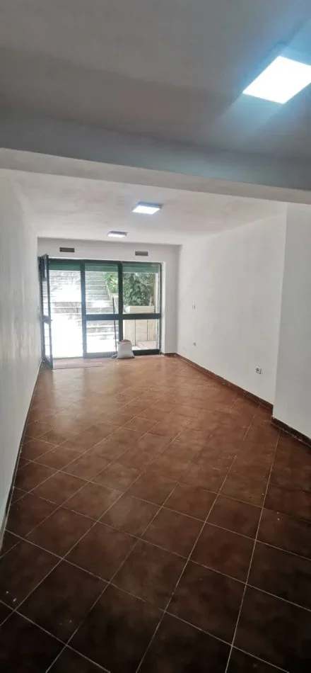 Tirane, jepet me qera zyre , Kati -1, 60 m² 600 € 