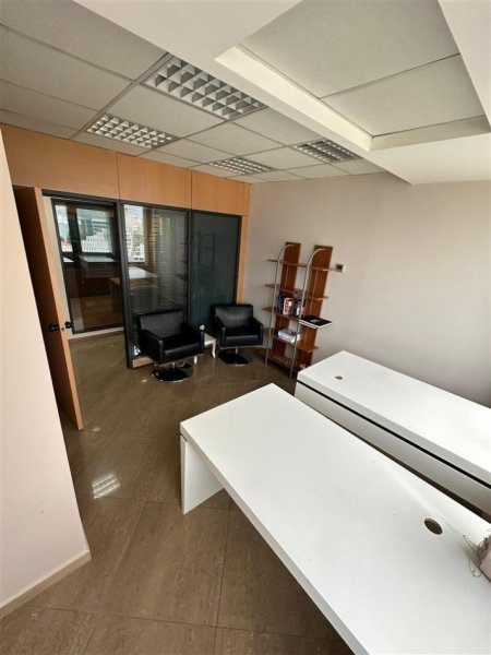 Tirane, jepet me qera zyre , Kati 11, 200 m² 4,800 € (Bllok)