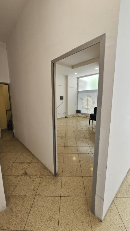 Shitet/Qera  Njesi Komerciale,136 m²  170 000 Eur