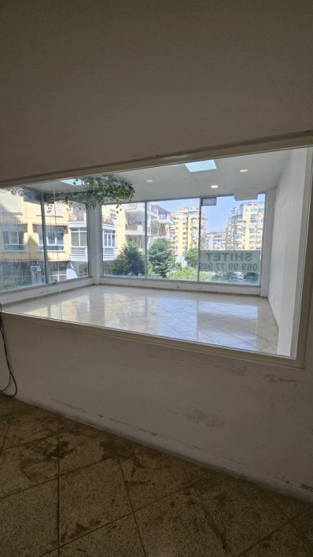 Shitet/Qera  Njesi Komerciale,136 m²  170 000 Eur