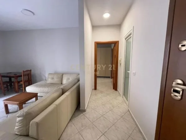 Tirane, jepet me qera apartament 1+1+Ballkon, Kati 4, 67 m² 550 € (rruga marko bocari)