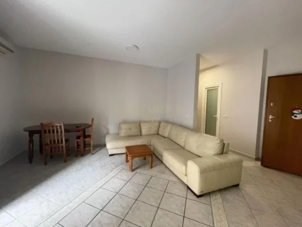 Tirane, jepet me qera apartament 1+1+Ballkon, Kati 4, 67 m² 550 € (rruga marko bocari)