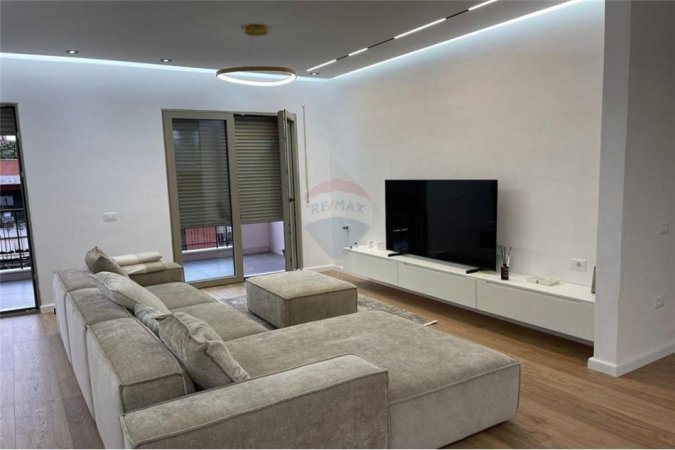 Tirane, jepet me qera 2+1+Ballkon, Kati 6, 119 m² 1,500 € (Rruga e Kavajes)