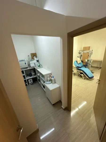 Tirane, shitet ambjent biznesi , Kati 1, 138 m² 330,000 € (Materniteti i Ri)