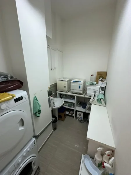 Tirane, shitet ambjent biznesi , Kati 1, 138 m² 330,000 € (Materniteti i Ri)