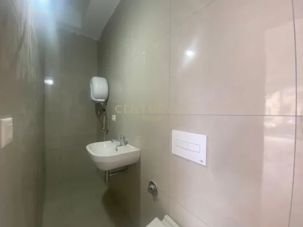 Tirane, jepet me qera ambjent biznesi , Kati 1, 60 m² 800 € (rruga e dibres)