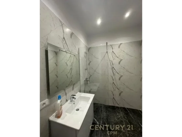 Tirane, jepet me qera apartament 1+1, Kati 8, 80 m² 850 € (Delijorgji)