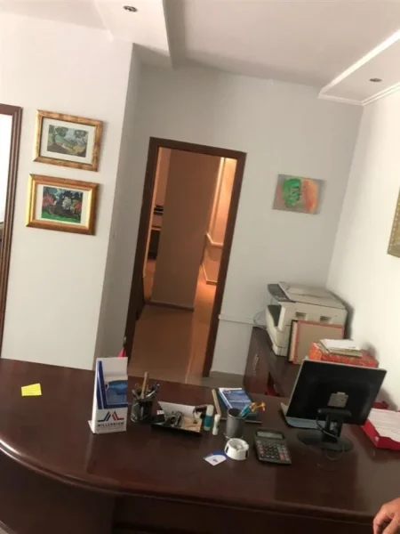 Tirane, jepet me qera ambjent biznesi , Kati 2, 110 m² 1,200 € (Stadium Dinamo)